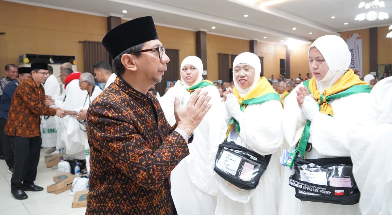 Pj Gubernur NTT Lepas Kloter 78 dan 79, 2 CJH Sakit