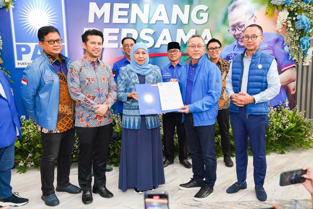 PAN Resmi Serahkan SK Rekom Pilgub Jatim 2024 untuk Khofifah-Emil