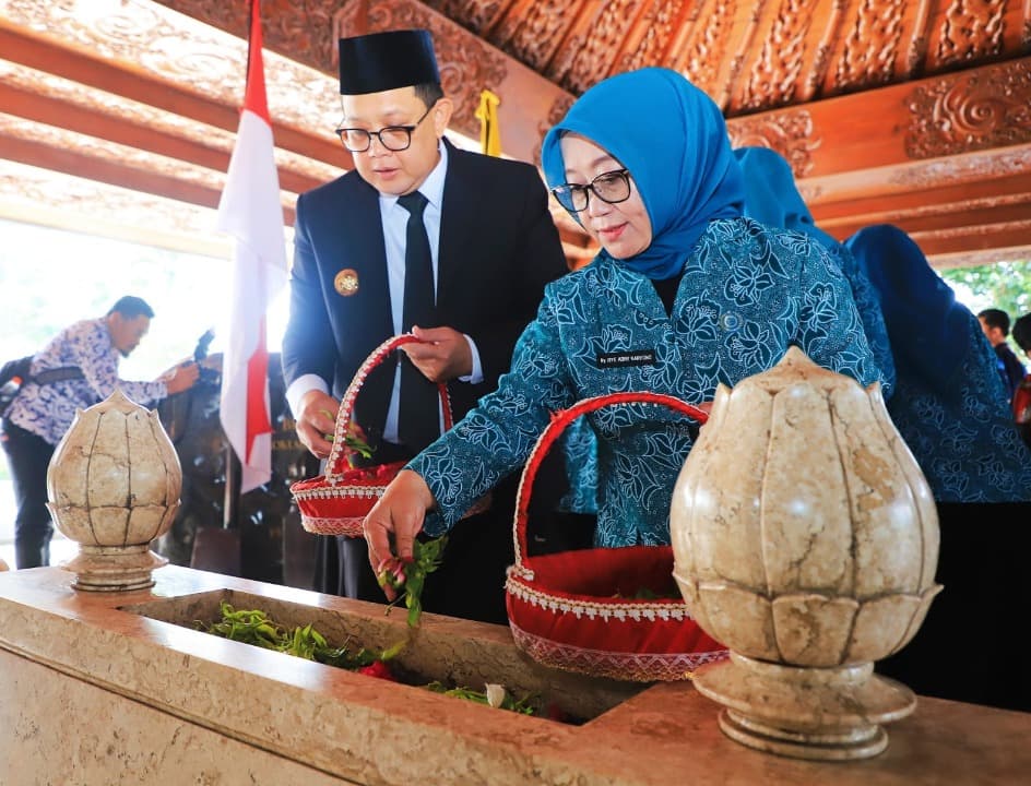 Ziarah ke Makam Bung Karno, Pj. Gubernur Jatim Ajak Kuatkan Gotong Royong