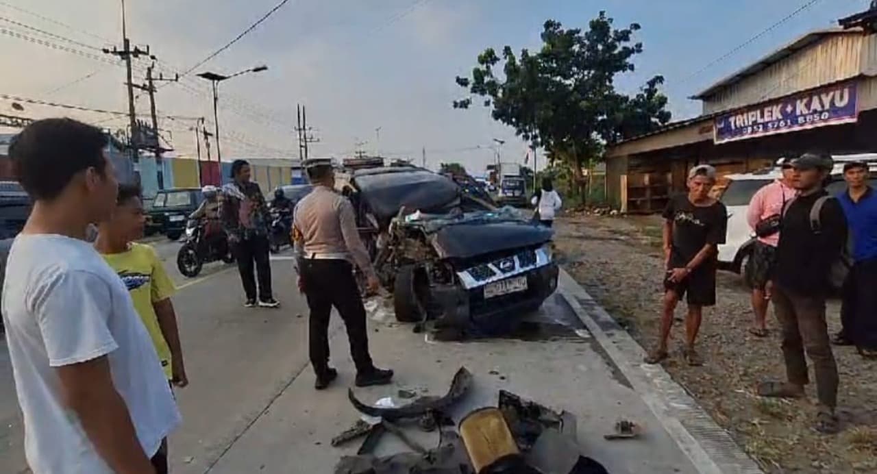 Tabrak Truk Boks, Pengemudi Nissan Frontier Tewas di By Pass Mojokerto