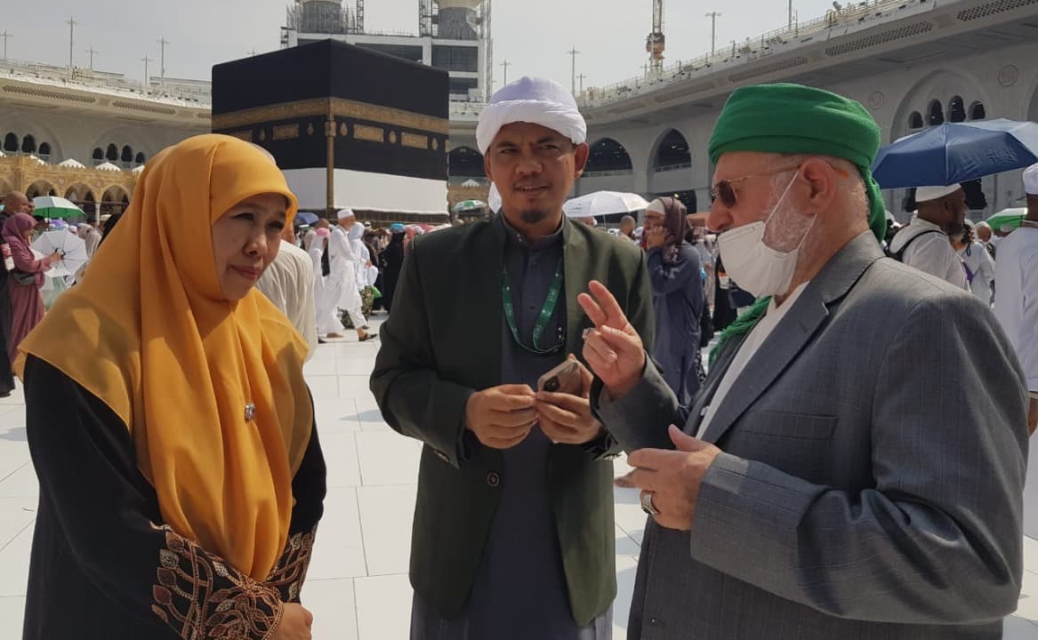 Di Depan Ka'bah, Khofifah Minta Asayyid As Syeikh Mehmed Fadhil Al Jailani Doakan Kemaslahatan Masyarakat Jatim