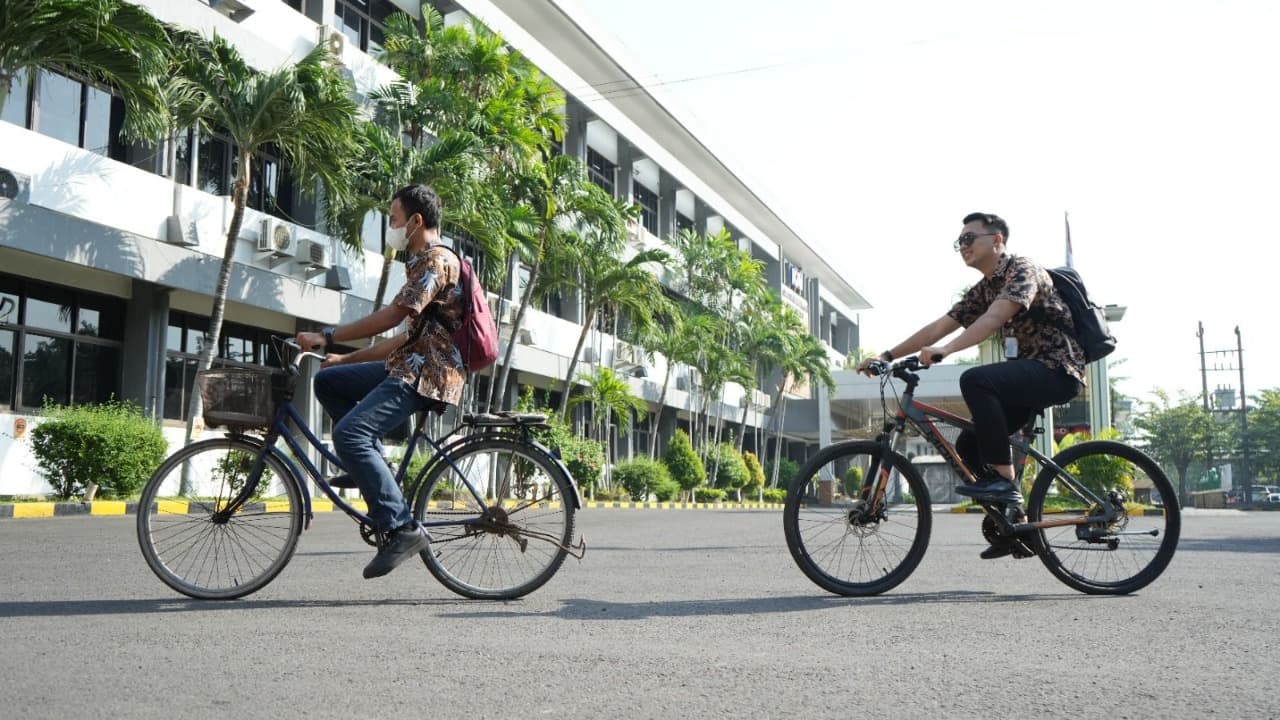 Dukung Kelestarian Lingkungan, Pegawai Daop 8 Surabaya Gunakan Sepeda dan Kendaraan Listrik