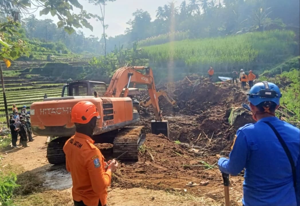 Dua Korban Longsor Ditemukan Tewas,  BPBD Jatim Terjunkan Personel TRC