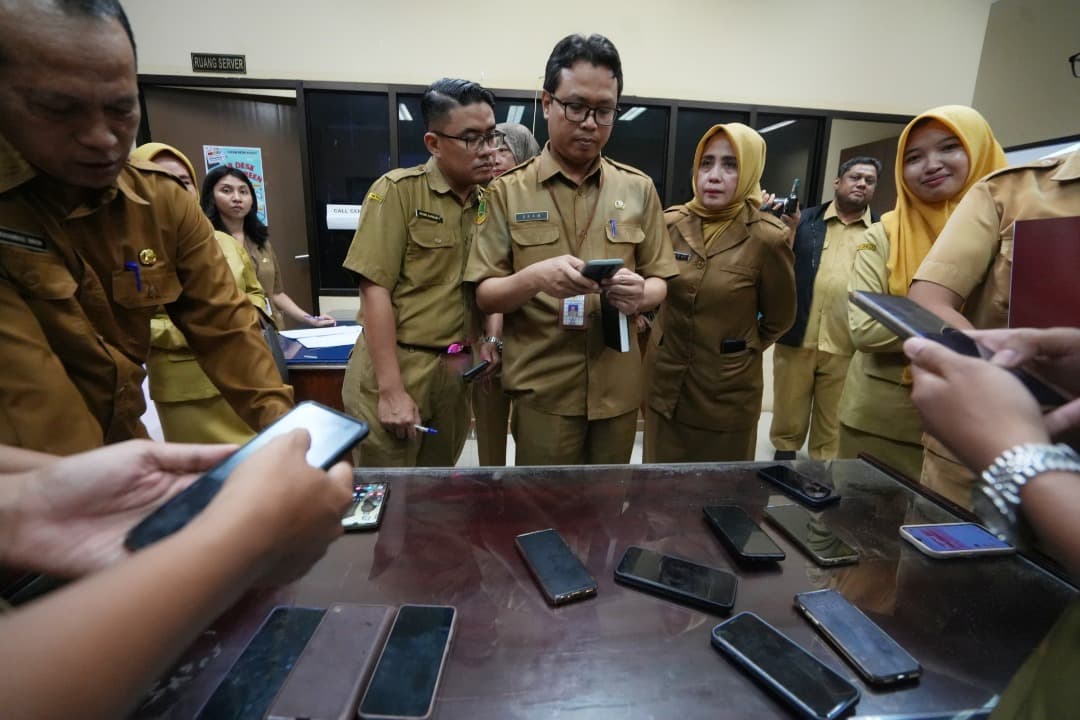 Sidak Ponsel ASN, Pj Wali Kota Mojokerto Temukan 5 Ponsel Terindikasi Judi Online