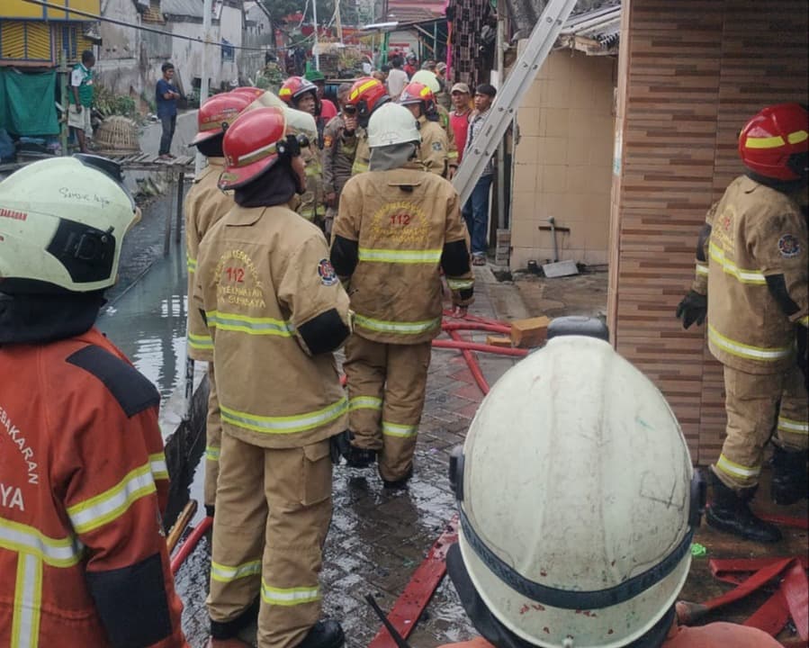 Akibat Obat Bakar Nyamuk, Rumah di Tambak Arum Surabaya Terbakar