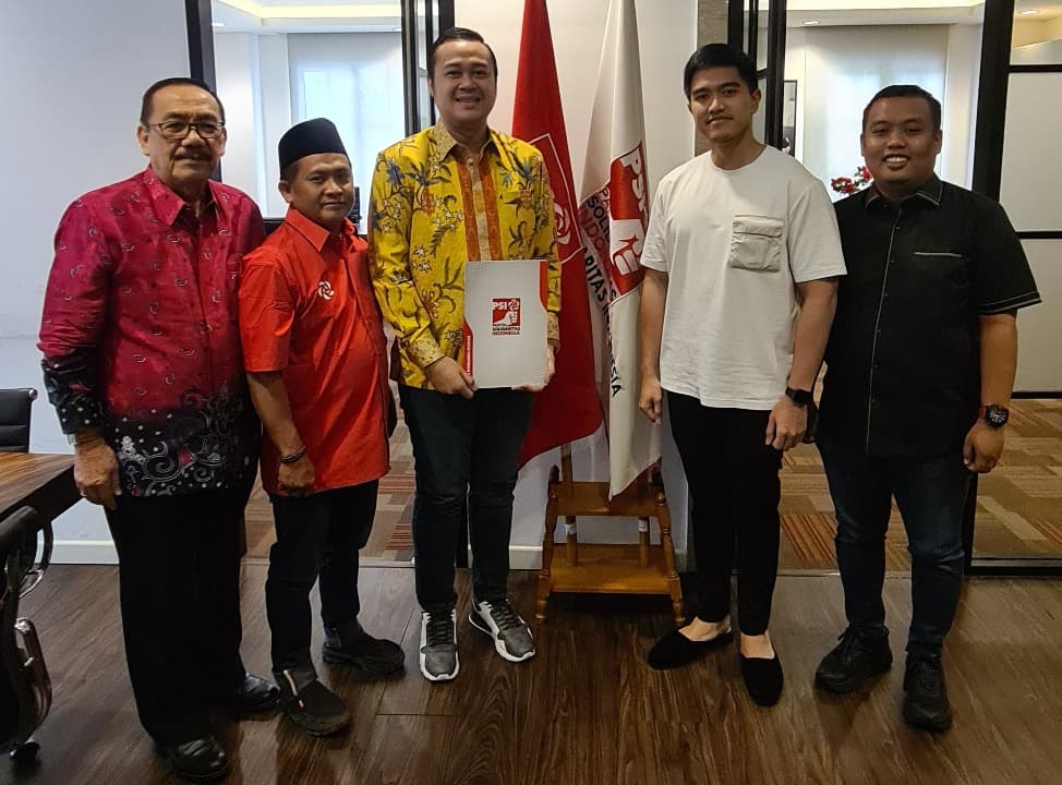 Bayu Airlangga Terima Surat Tugas dari PSI Untuk Pilwali Surabaya 2024