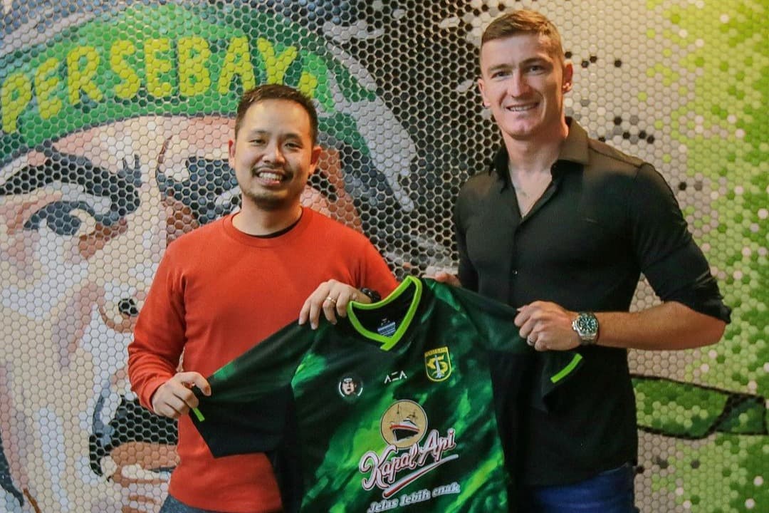 Slavko Damjanovic Resmi Berseragam Persebaya Surabaya