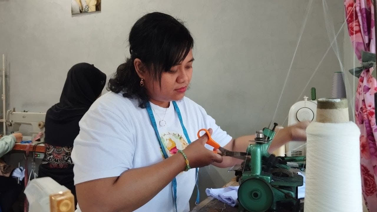 Tahun Ajaran Baru, Penjahit di Pacitan Kebanjiran Pesanan Seragam Sekolah