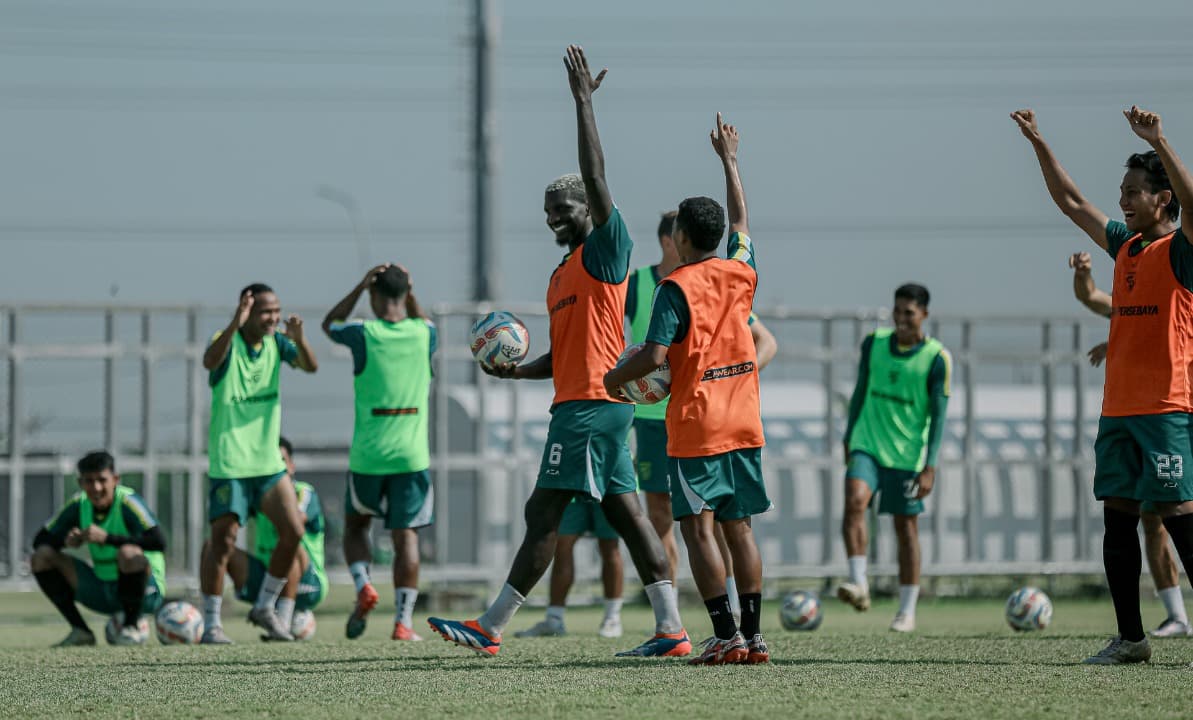 Cara Pelatih Persebaya Jaga Pemain Tetap Enjoy Setelah Latihan Berat