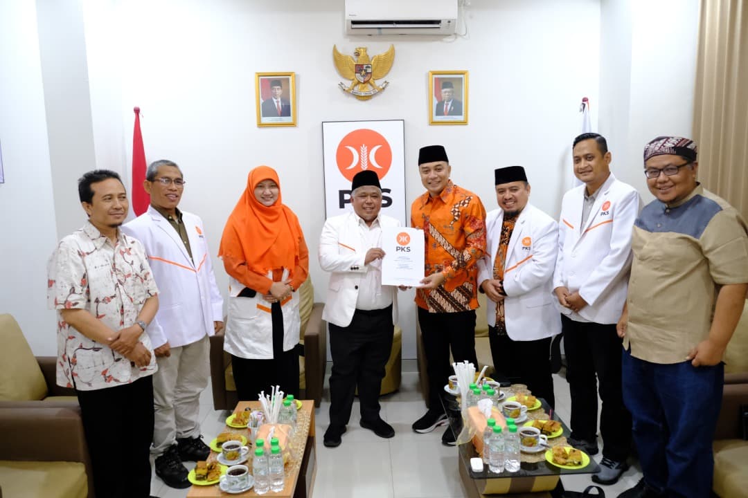 PKS Jatim Serahkan SK DPP untuk Mas Dhito di Pilbup Kediri 2024