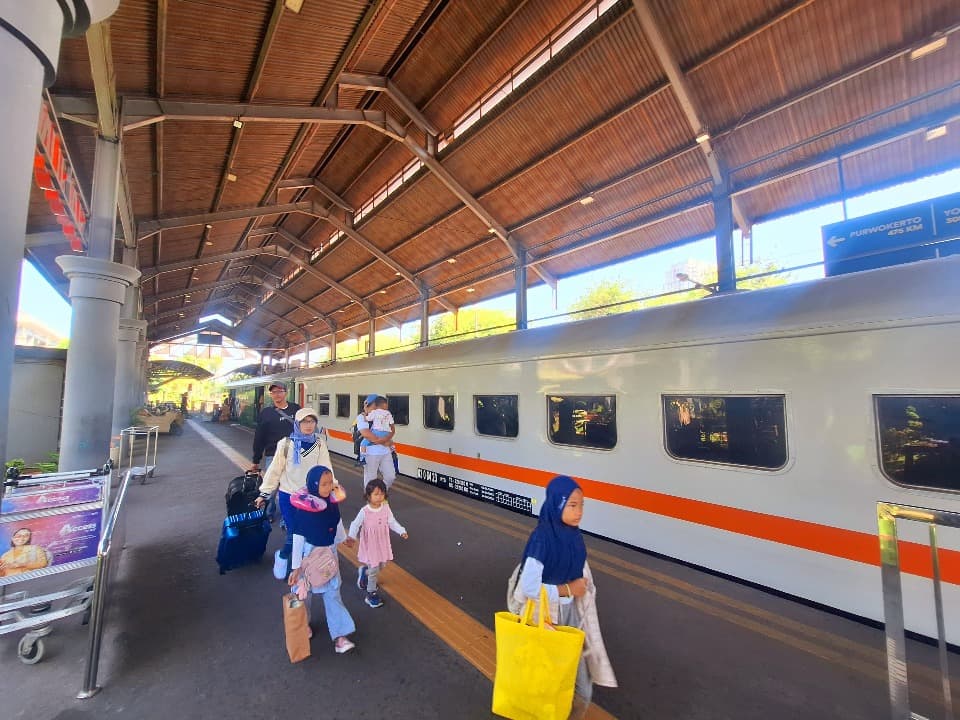 Akhir Libur Sekolah, 17 Ribu Pelanggan Berangkat dari Stasiun KAI Daop 8 Surabaya