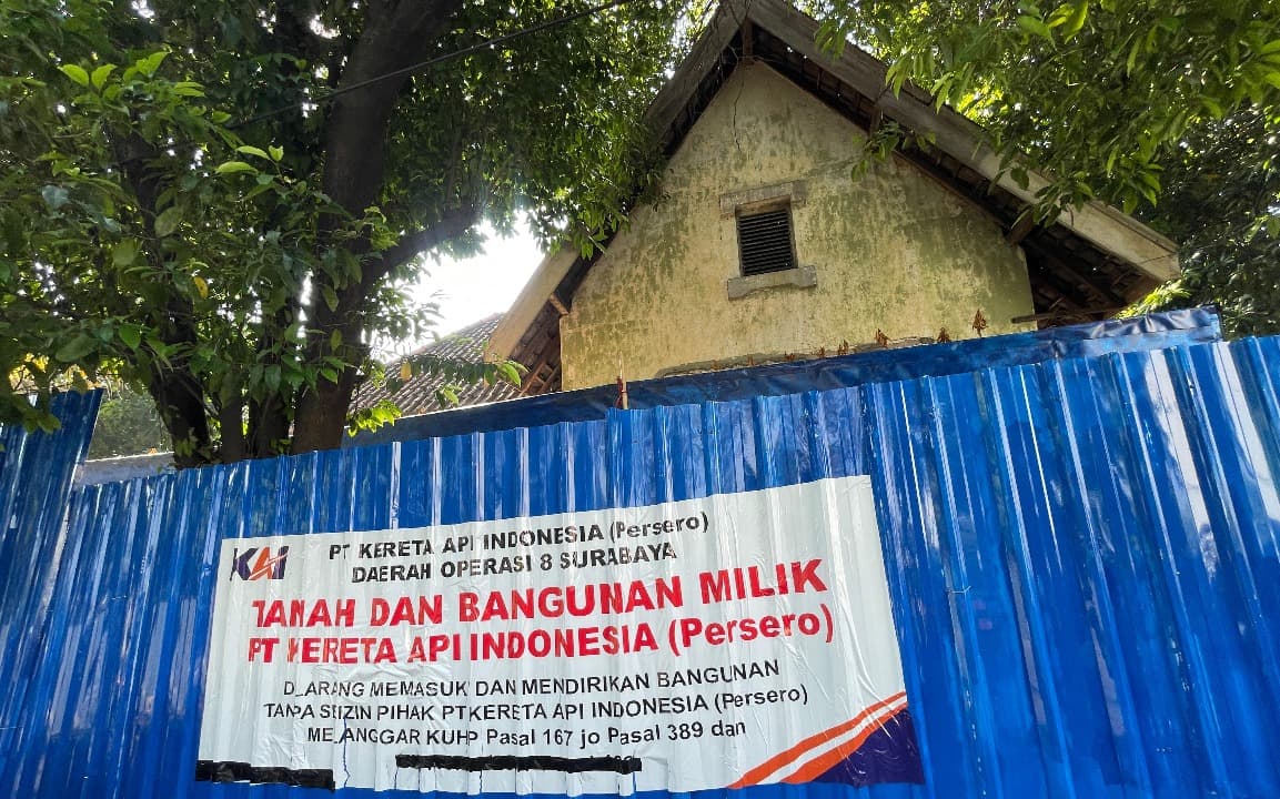 Pengosongan Rumah Dinas PT KAI di Jalan Gerbong Surabaya Berlangsung Ricuh