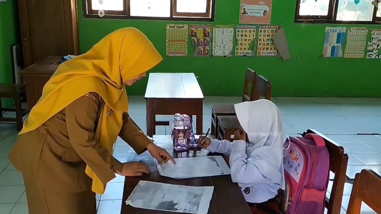 Sekolah Dasar Negeri Di Ponorogo Hanya Memiliki Satu Siswa Baru