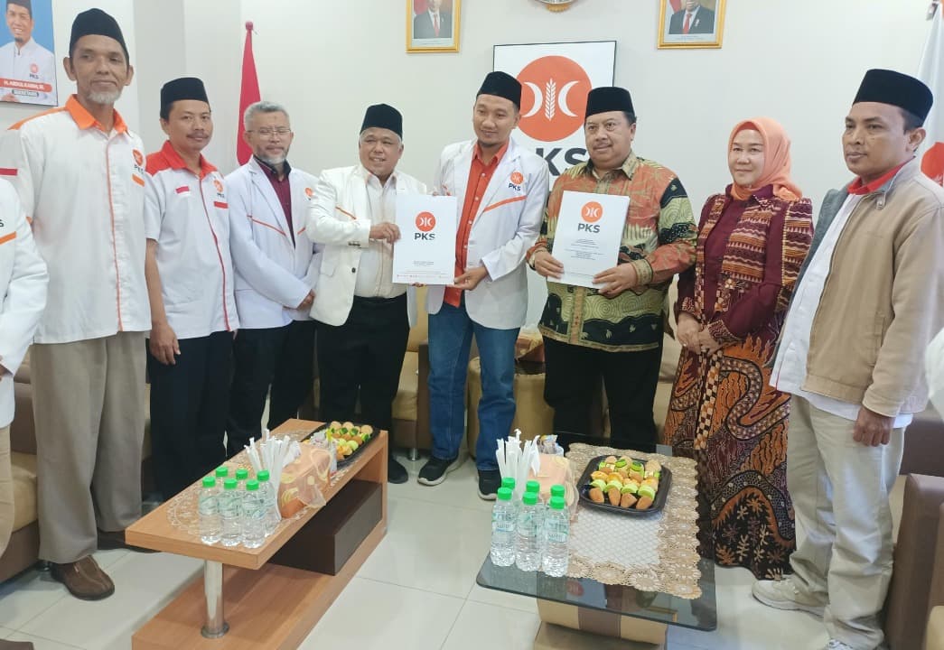 Warsubi Terima SK Rekomendasi dari DPP PKS sebagai Cabup Jombang