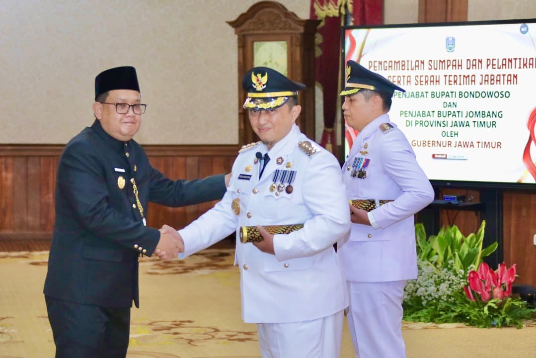 Lantik Pj Bupati Bondowoso dan Pj Bupati Jombang, Ini Pesan Pj Gubernur Adhy