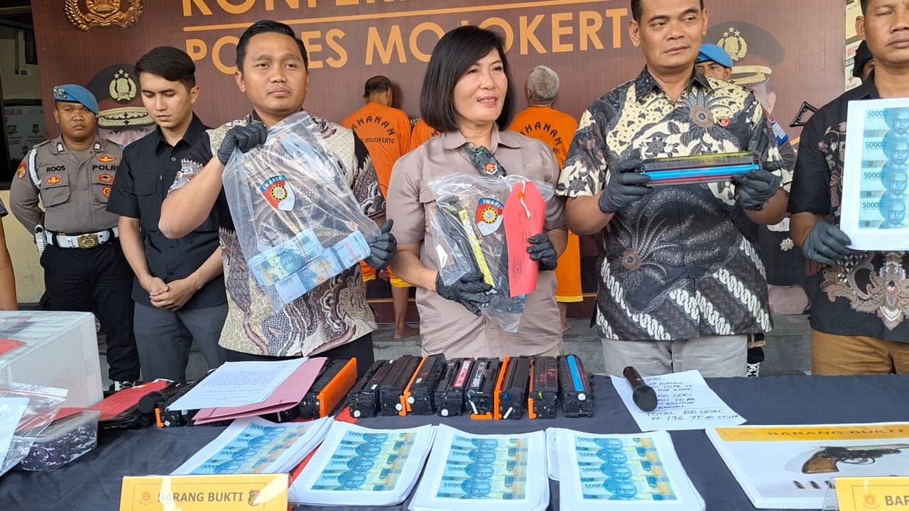 Polisi Tangkap Pembuat dan Pengedar Uang Palsu di Mojokerto, Amankan Rp172 Juta Upal