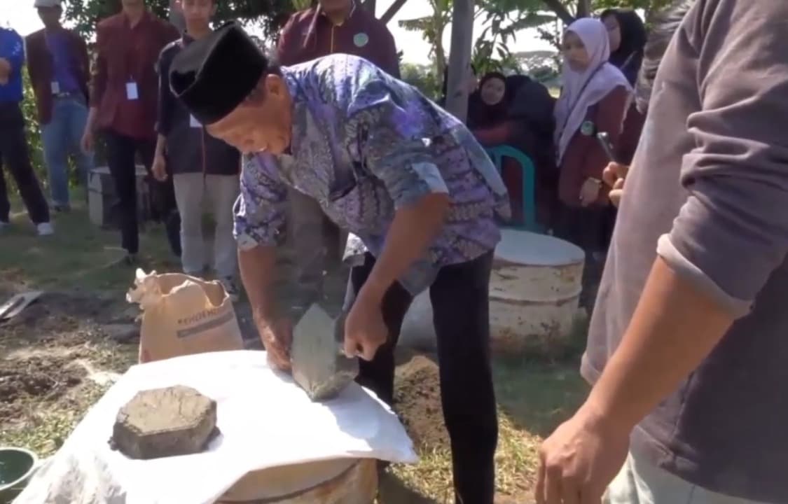 Limbah Plastik di Sulap Menjadi Paving Block