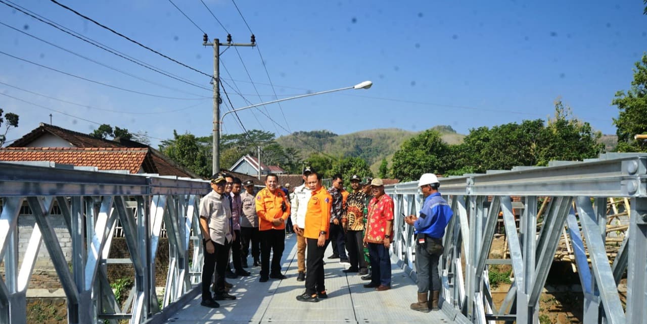 Tim Pemprov Jatim Selesai Perbaiki Jembatan Kalidawir Tulungagung Yang Sempat Ambrol Terdampak Banjir