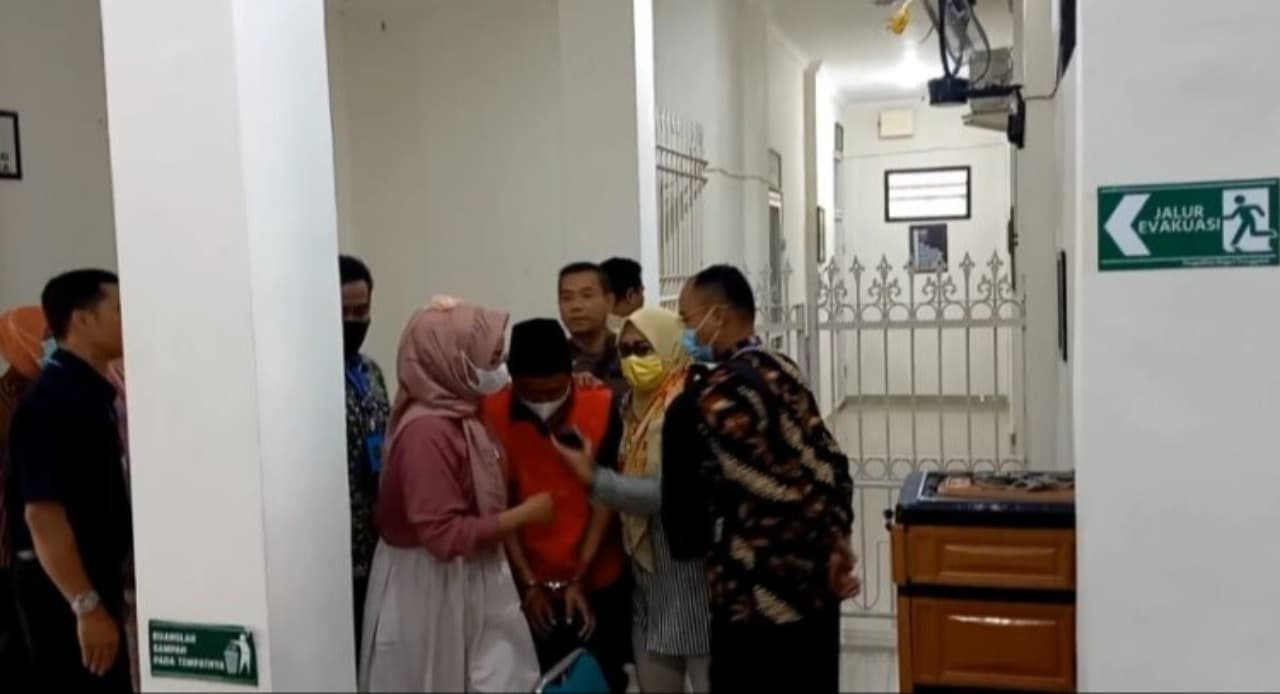 Terdakwa Pencabulan Belasan Santriwati Di Trenggalek Mulai Disidangkan