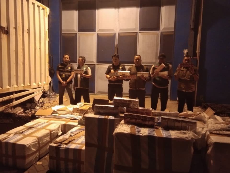 Tim Gabungan Gagalkan Pengiriman Rokok Ilegal ke Jawa Barat