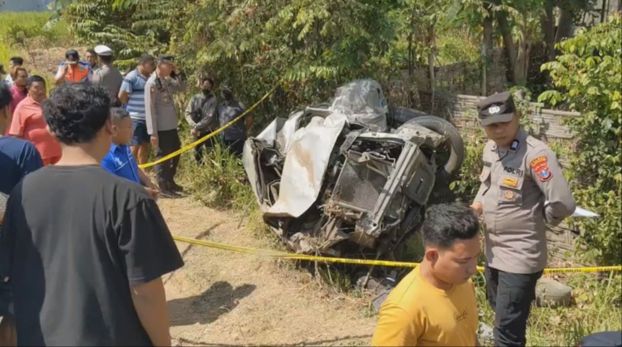 Minibus Tertabrak Kereta Api Kargo Di Tulungagung, Satu Korban Meninggal Dunia