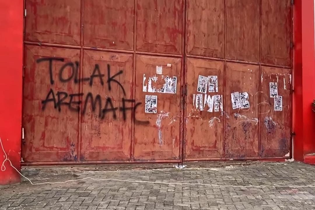 Jelang Laga Lawan Dewa United, Vandalisme Tolak Arema FC Muncul di Stadion Soepriyadi Kota Blitar