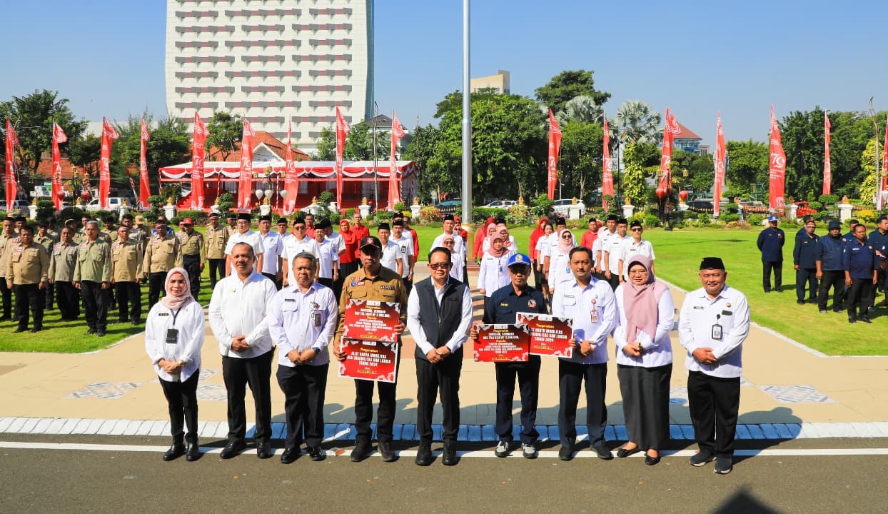 Pj Gubernur Adhy Beri Tali Asih Keluarga Pahlawan dan Perintis Kemerdekaan