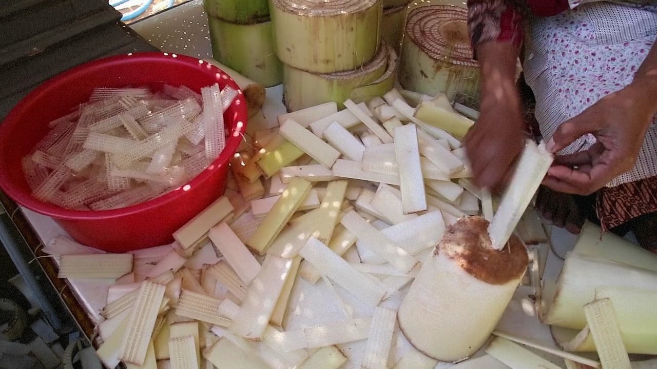 Unik, Warga Ubah Gedebog Pisang Jadi Keripik