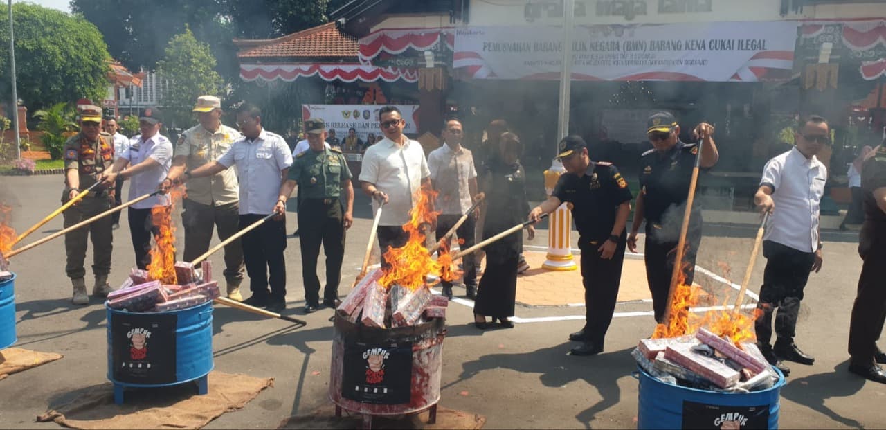 Bea Cukai Musnahkan 11 Juta Rokok Ilegal Senilai Rp.14 Miliar