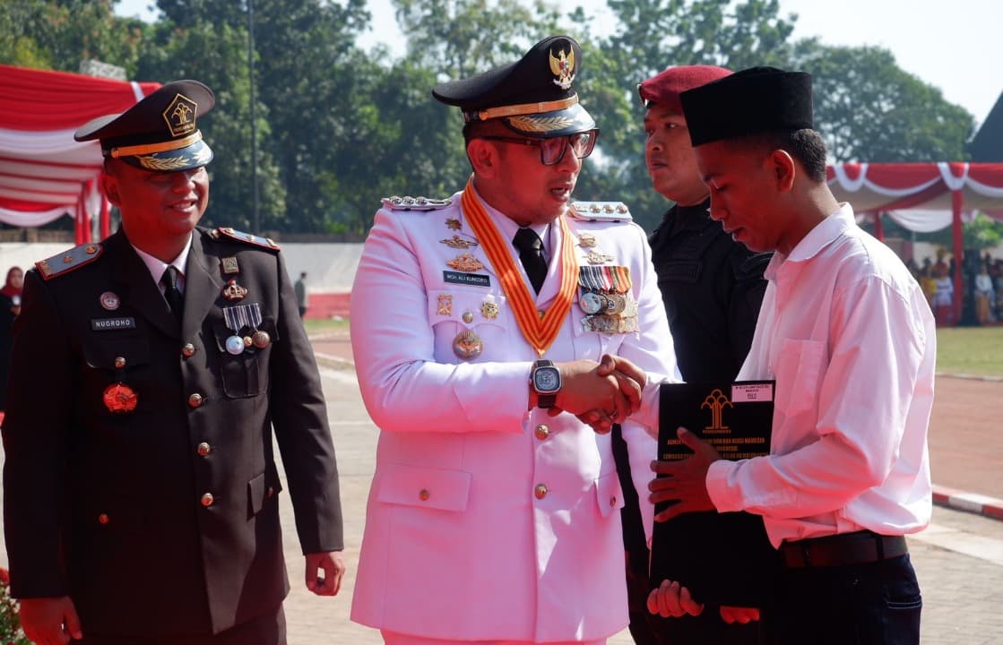 Pj Walikota Ali Kuncoro Serahkan Remisi Kemerdekaan Kepada 503 Warga Binaan Lapas Mojokerto