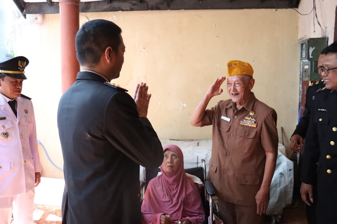 Anjangsana ke Rumah Veteran, Kapolres Mojokerto Kota Minta Doa agar Pilkada 2024 Kondusif