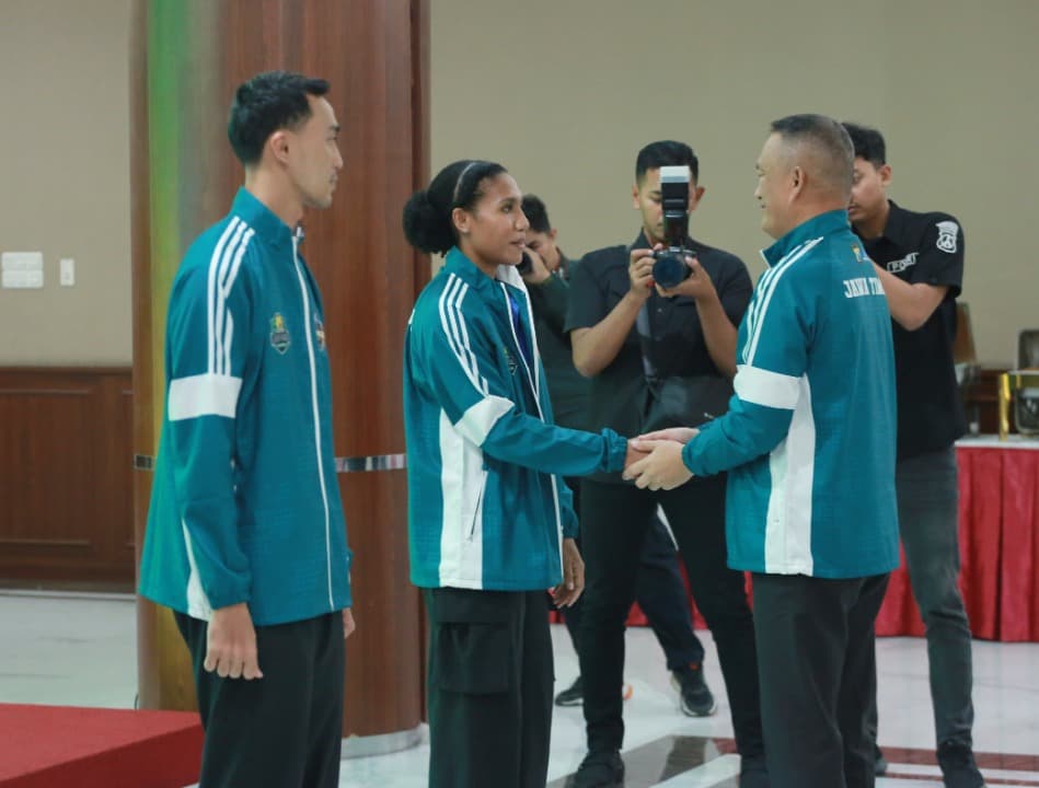 Kapolda Jatim Lepas Tim Voli Ikuti Turnamen Kapolri Cup 2024 di Jabar