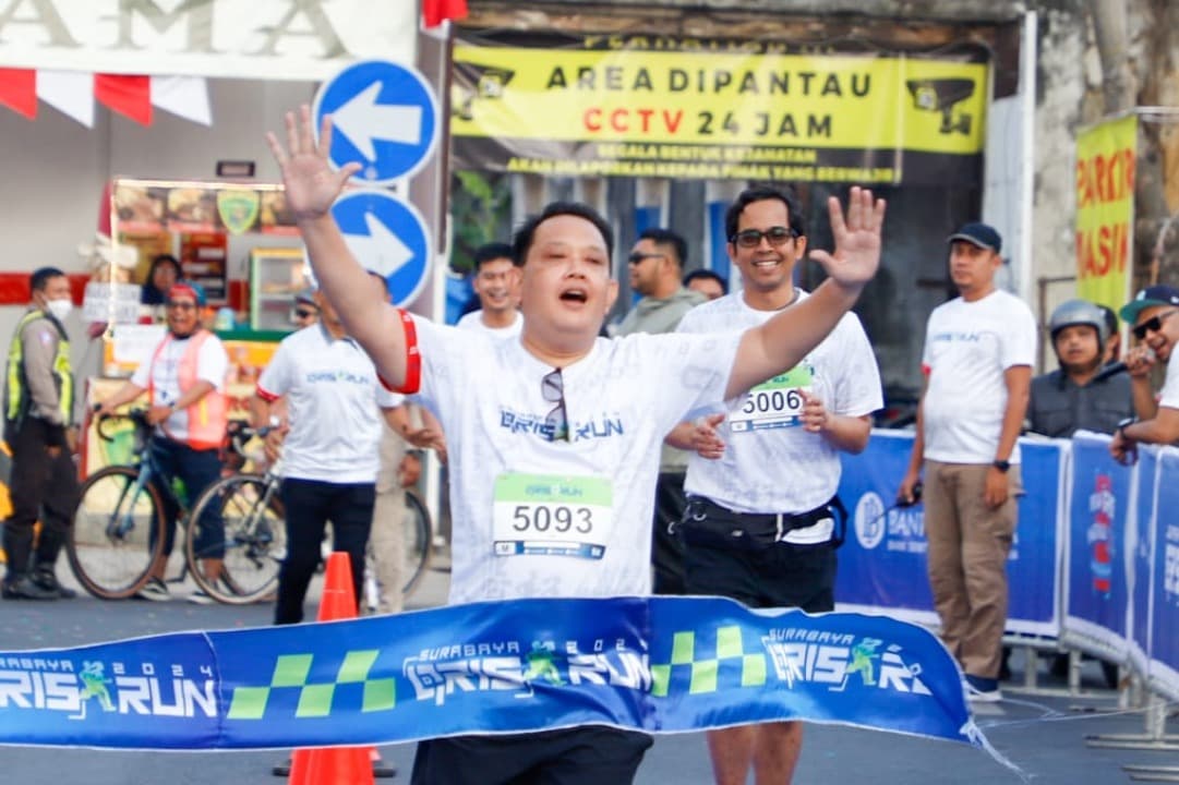 Kampanye QRIS, Pj Gubernur Adhy Bersama 1.600 Pelari Ikuti Surabaya QRIS Run 2024