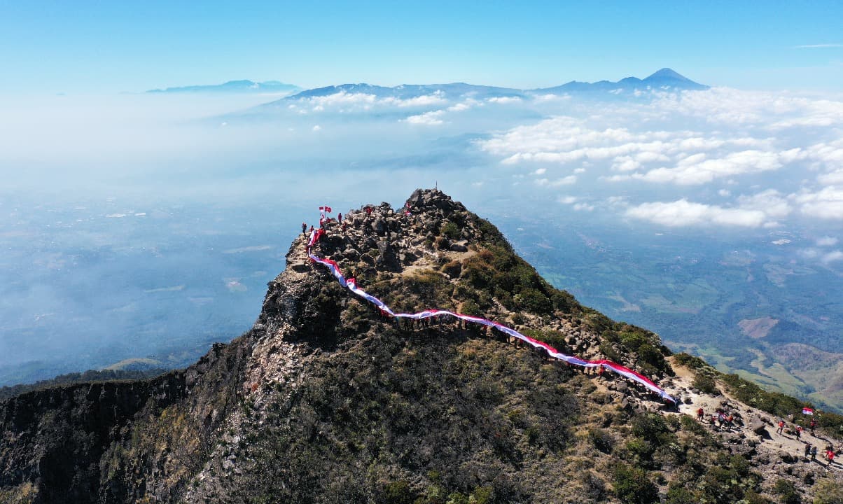 Peringati HUT RI ke 79, Dinas Kehutanan Provinsi Jatim Adakan Ekspedisi 79 Gunung Arjuno  3339 Mdpl