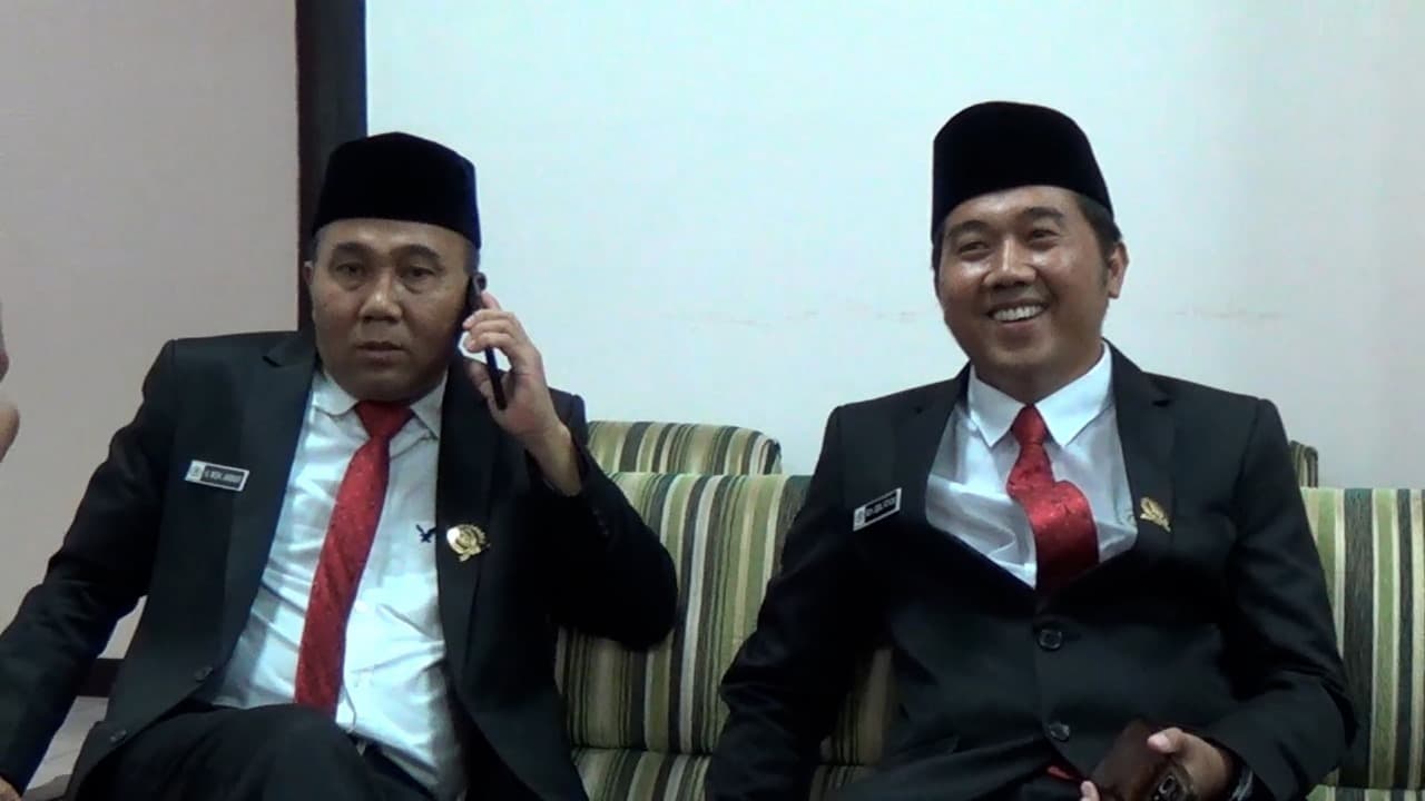 Unik, Bapak-Anak Dilantik Jadi Anggota DPRD Kabupaten Sampang