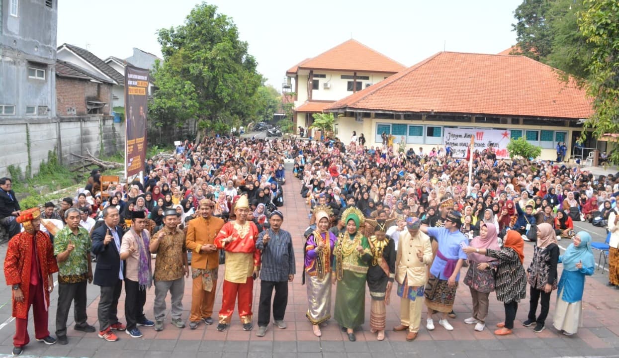 Era Literasi Digital, Mahasiswa Unesa Dituntut Melek Politik dan Hukum