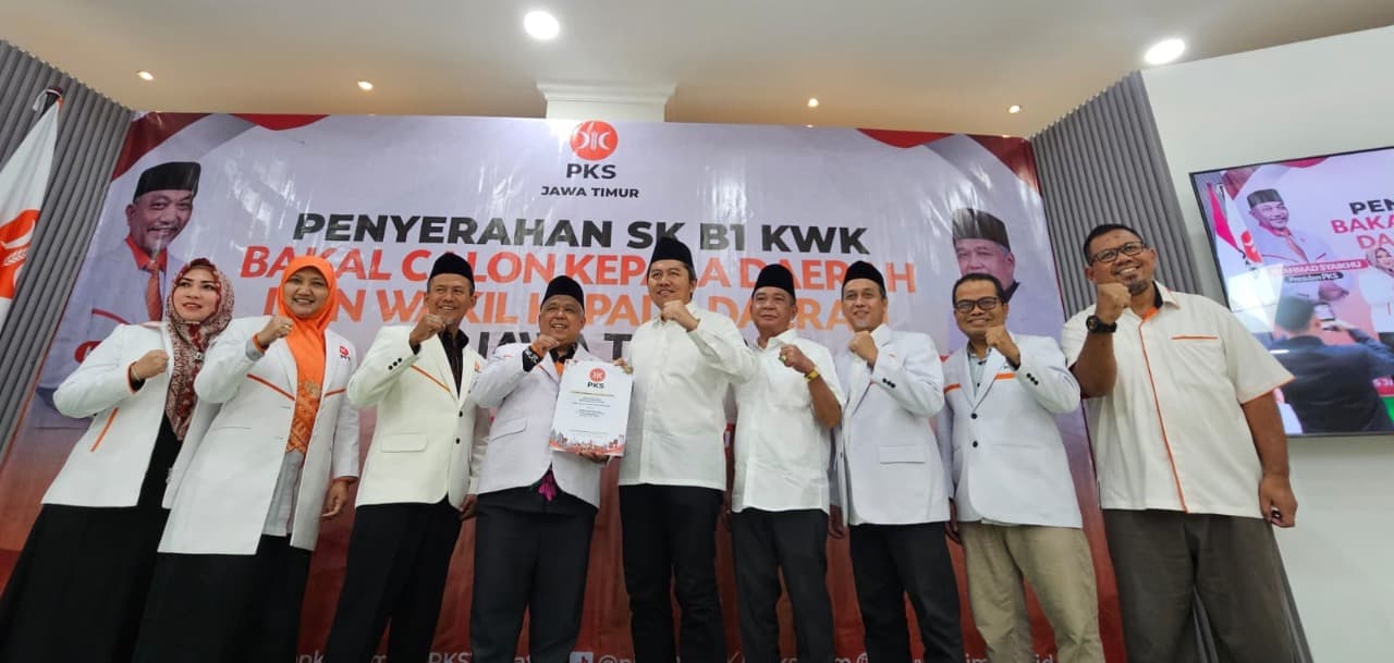 PKS Jatim Serahkan 7 SK B1KWK, Kang Irwan: Siap Raih Kemenangan yang Bermartabat