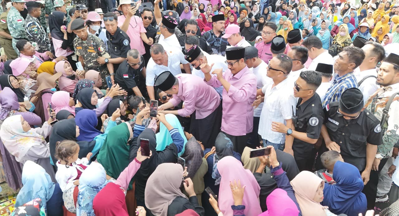 Puluhan Ribu Masyarakat Antar Gus Fawait Daftar ke KPU Jember