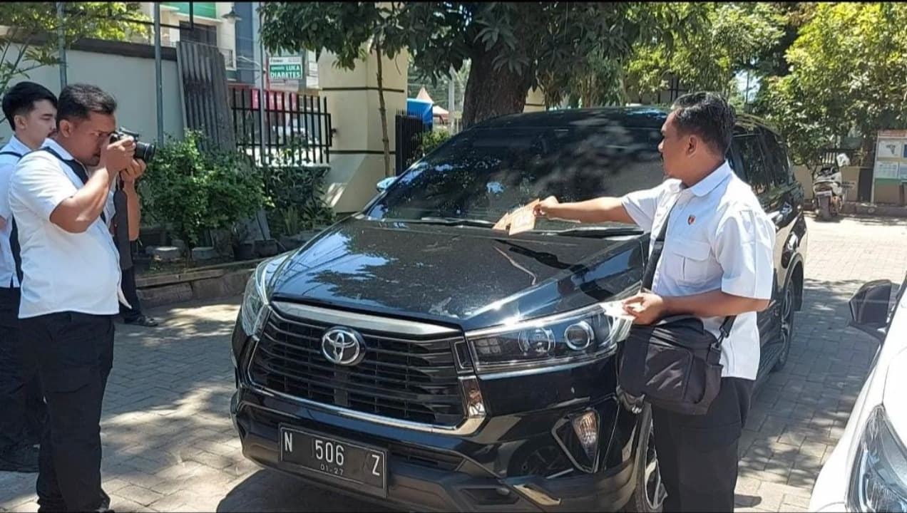 Mobil Bacabup Pasuruan Gus Mujib Dilempar Batu oleh OTK