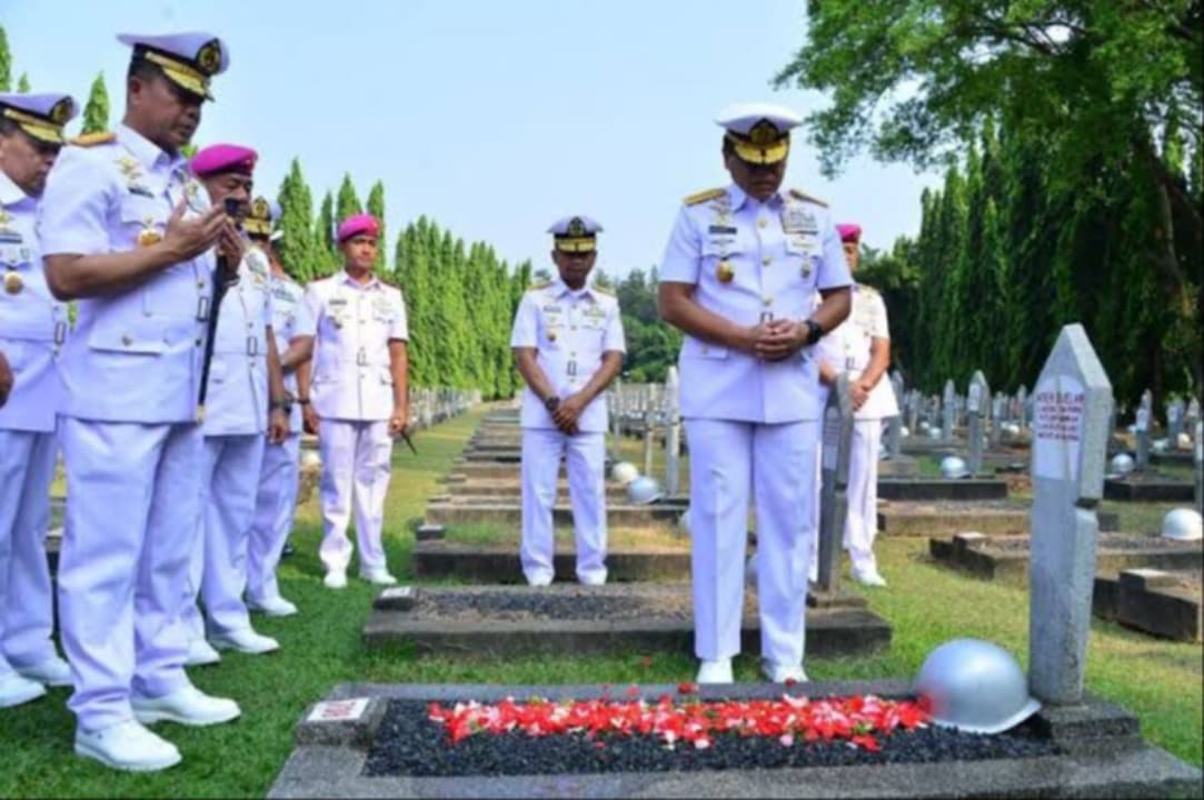 Tabur Bunga dan Ziarah Makam Pahlawan Awali Rangkaian HUT Ke-79 TNI AL