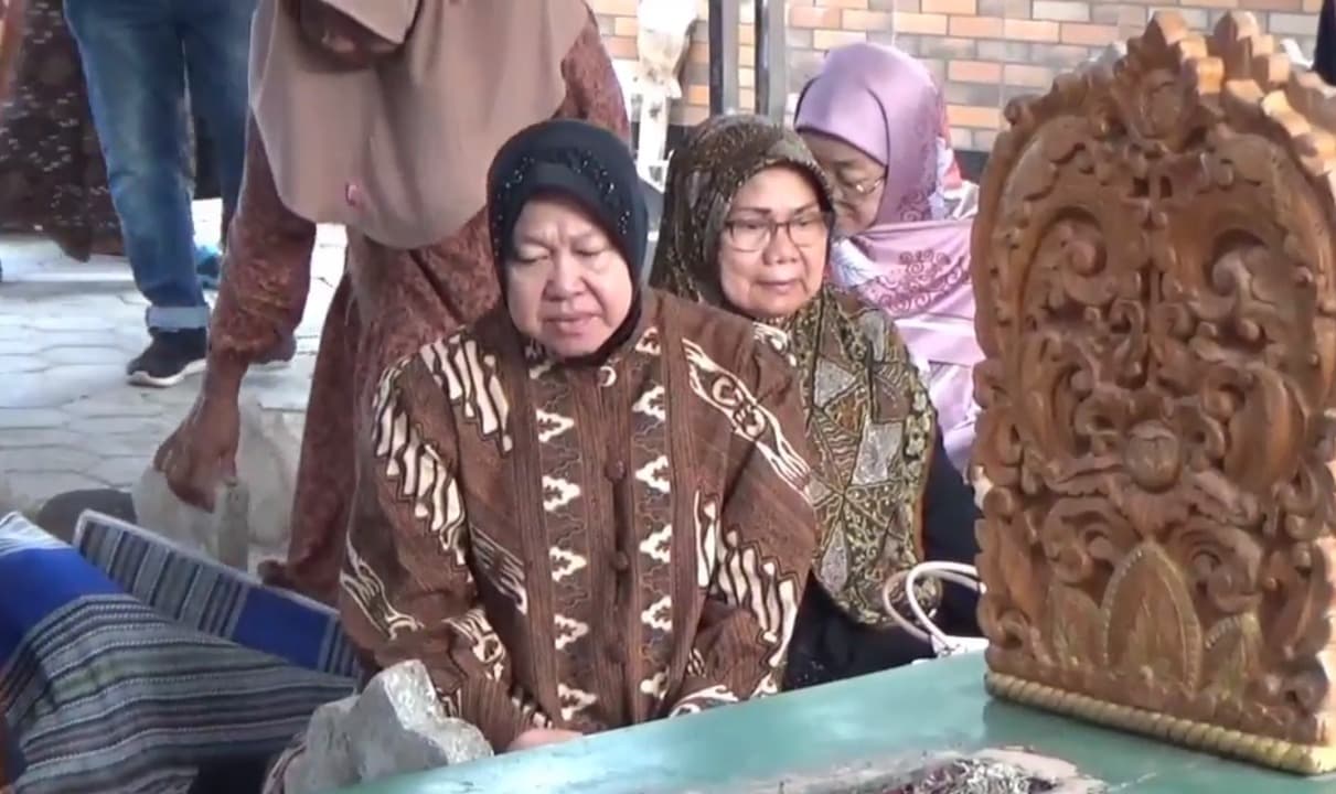 Ziarah ke Makam Leluhur, Risma Minta Restu Hadapi Pilkada Jatim 2024