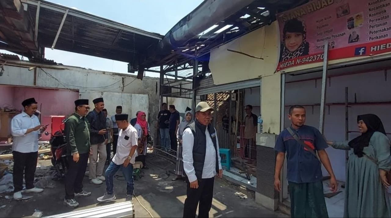 Pasar Pasrepan Terbakar, Bacabup Pasuruan Gus Mujib Janji Bantu Pedagang