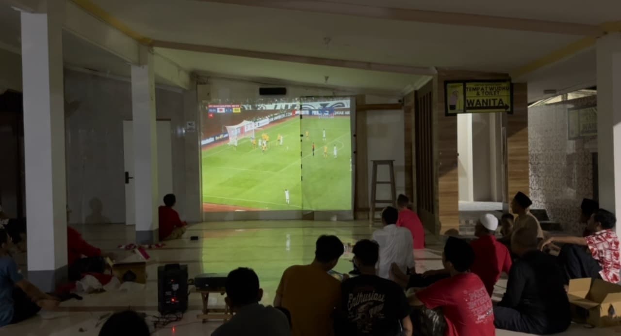 Gelar Nobar, Remas Al Haq Rungkut Do'akan Timnas Indonesia Lolos ke Piala Dunia