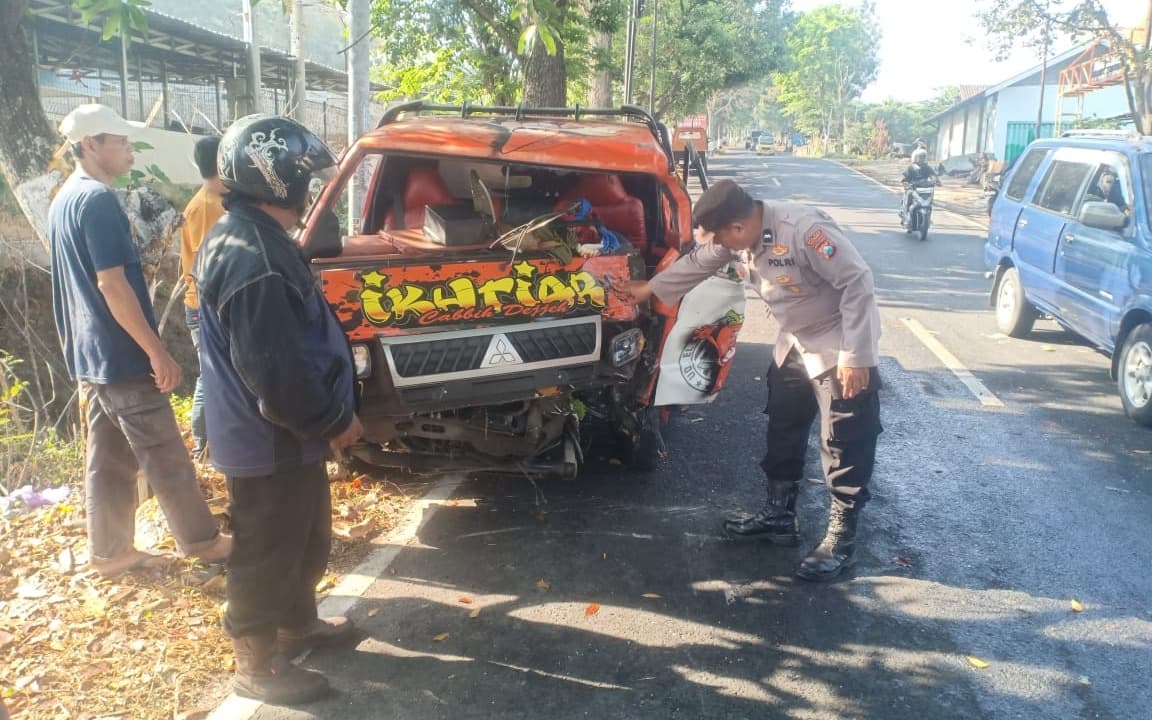 Pemotor Tabrak Pickup L300 di Mojokerto, 4 Orang Terluka