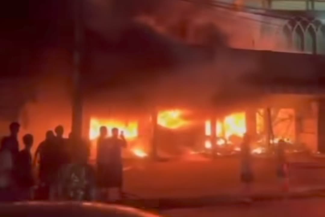 Pasar Pucuk Lamongan Terbakar, Empat Stand Hangus