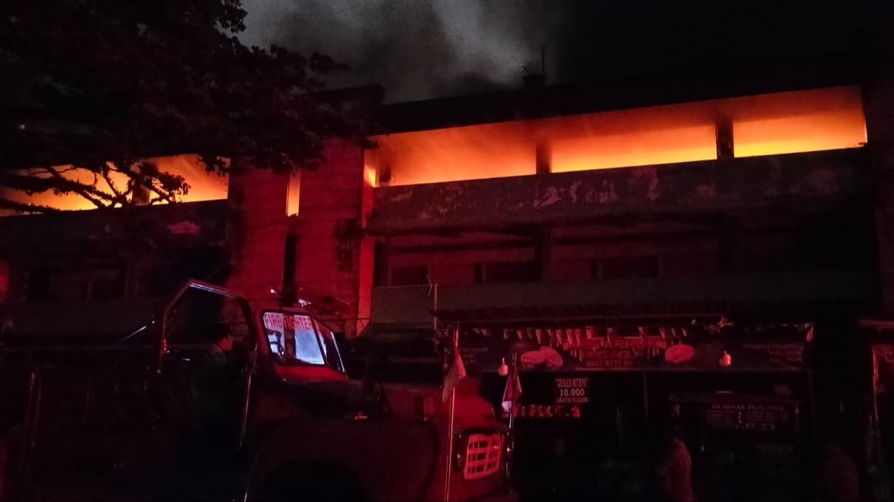 Pasar Baru Barat Comboran Kota Malang Terbakar