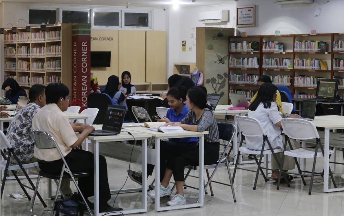 Fokus Tingkatkan Literasi Masyarakat, Dispusip Surabaya Tambah Koleksi Buku