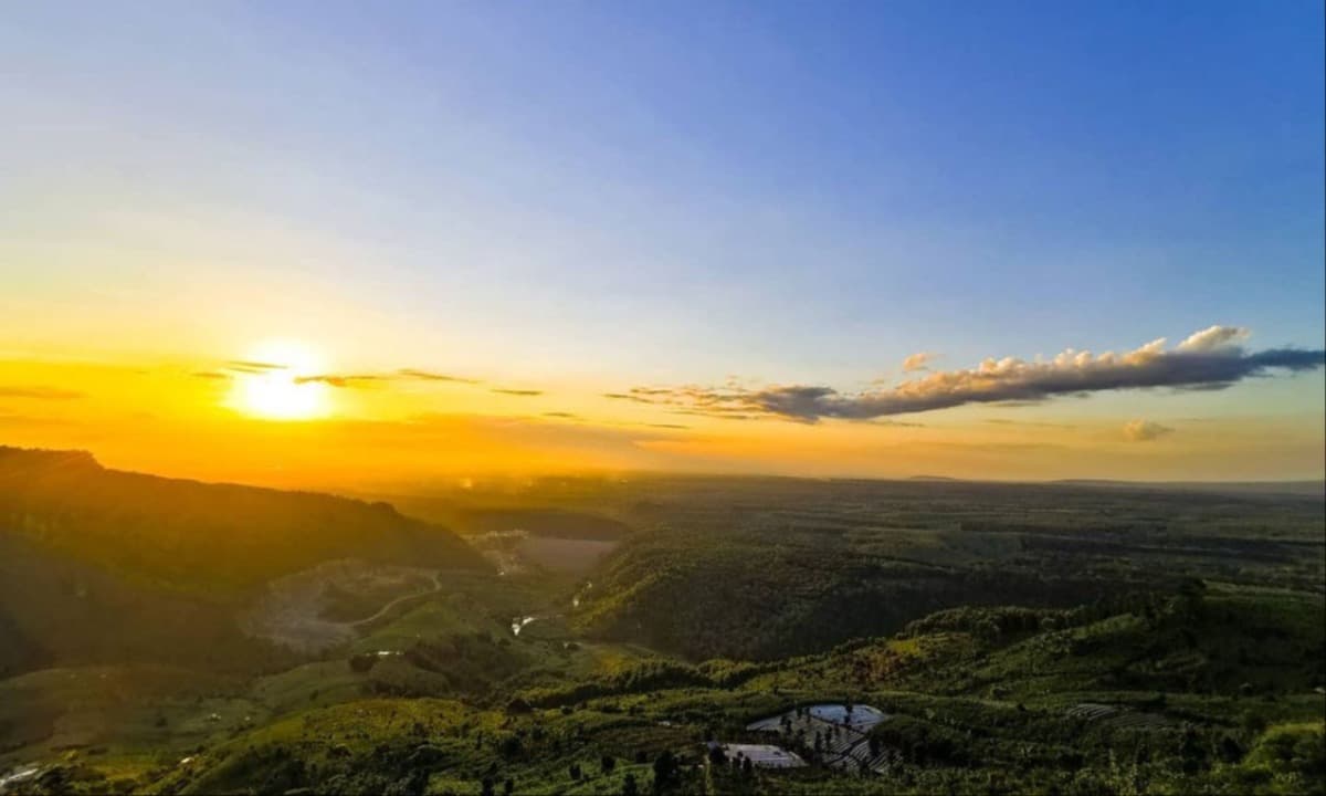 5 Rekomendasi Wisata Gunung di Ponorogo, Suguhkan Keindahan Kota dari Puncak