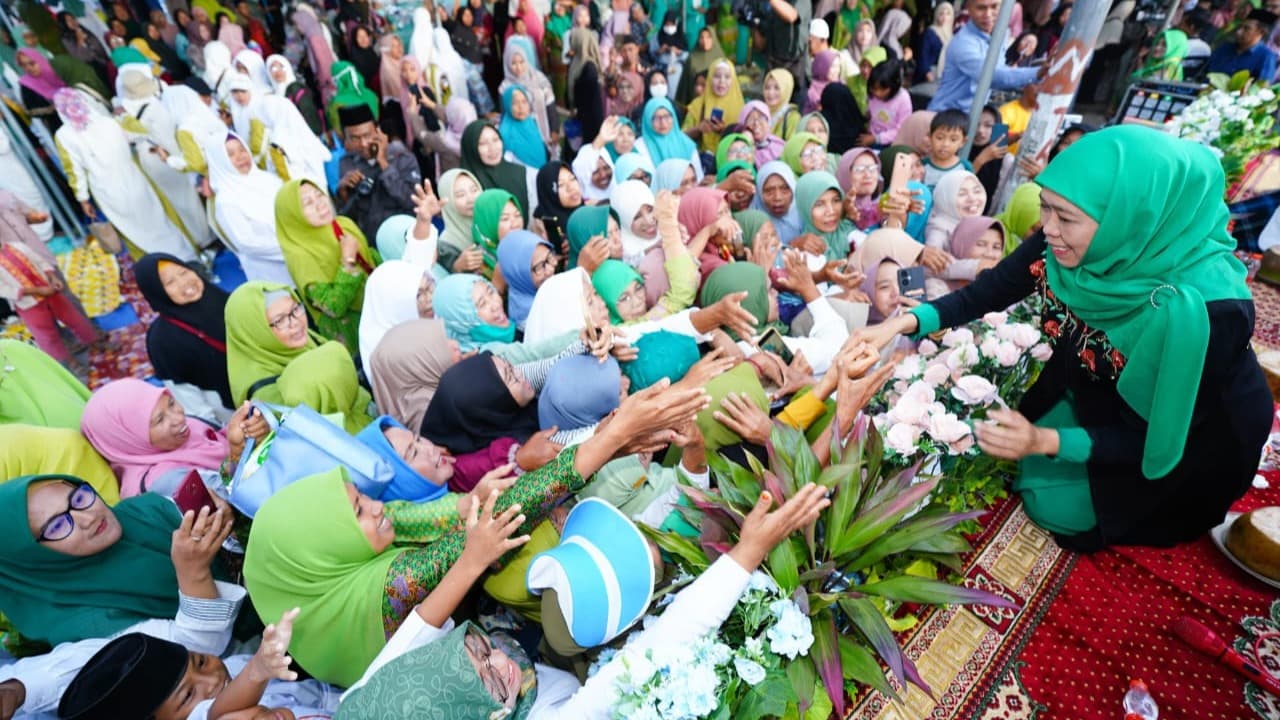 Khofifah Ajak Muslimat NU Jember Bantu Entaskan Kemiskinan Ekstrem