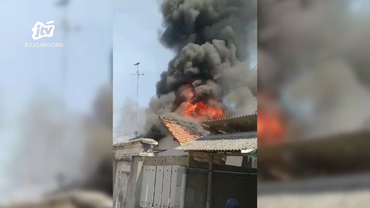 Gegara Bakar Sampah, Rumah hingga Mobil Warga di Tuban Ludes Terbakar